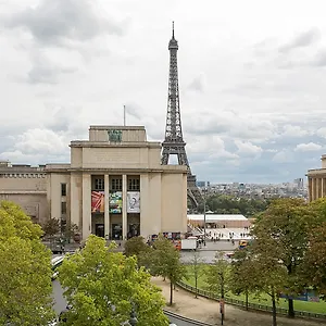 Western Au Trocadero *** Paris
